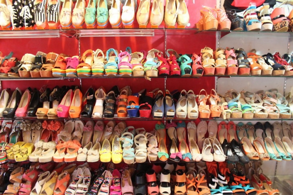 Bán buôn giày dép giá rẻ